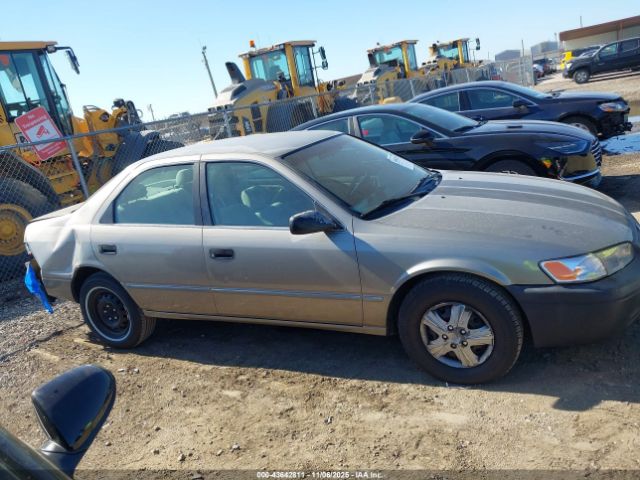 Toyota Camry Le Image 12