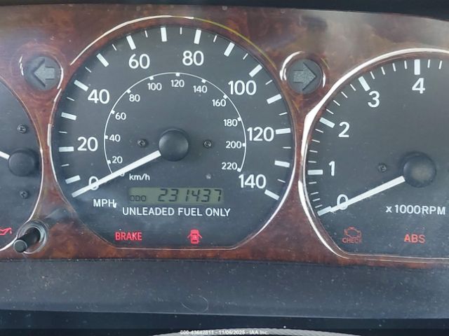 Toyota Camry Le Image 16