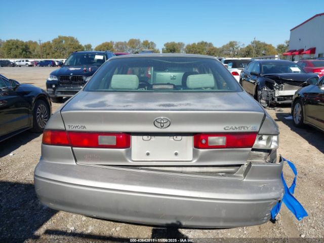 Toyota Camry Le Image 14