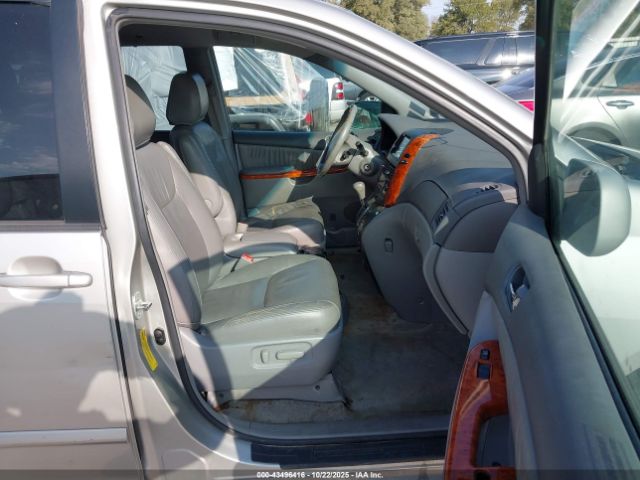 Toyota Sienna Xle Image 15