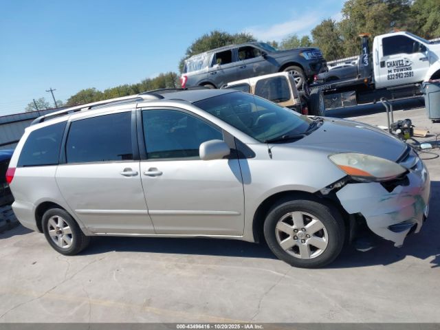 Toyota Sienna Xle Image 4