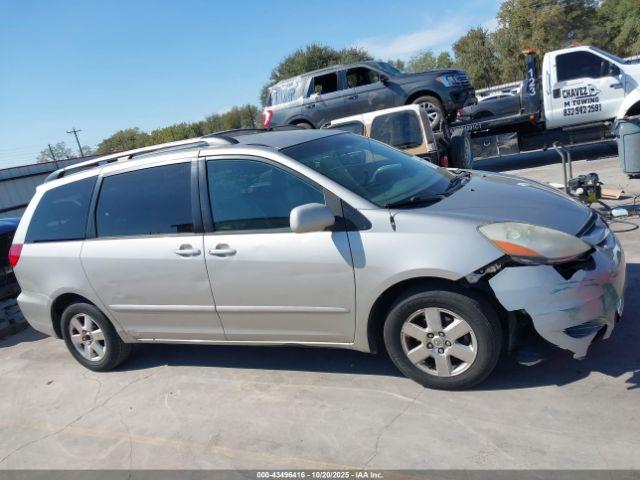 Toyota Sienna Xle Image 4