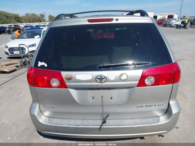 Toyota Sienna Xle Image 10