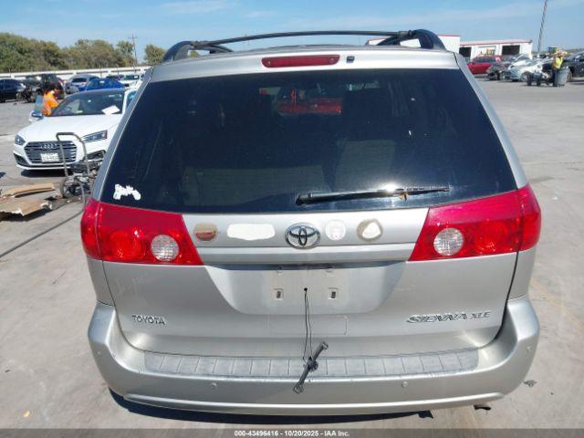Toyota Sienna Xle Image 10