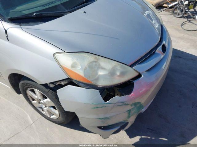 Toyota Sienna Xle Image 11