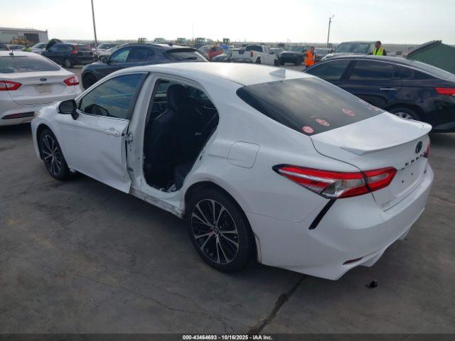 Toyota Camry Se Image 2