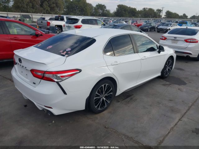 Toyota Camry Se Image 4