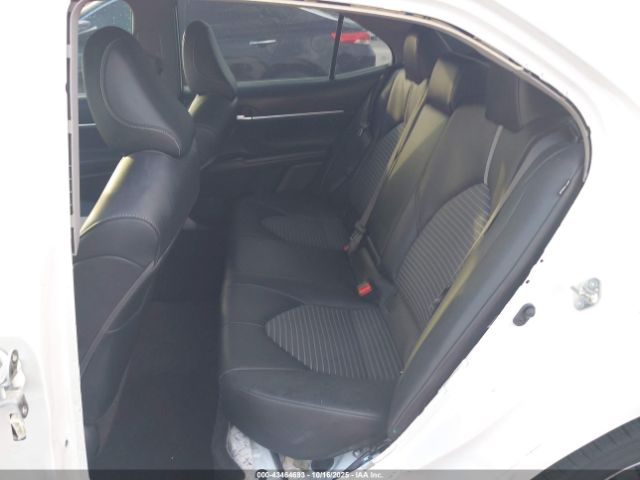 Toyota Camry Se Image 5