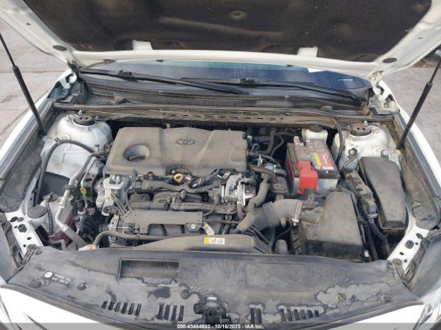 Toyota Camry Se Image 9