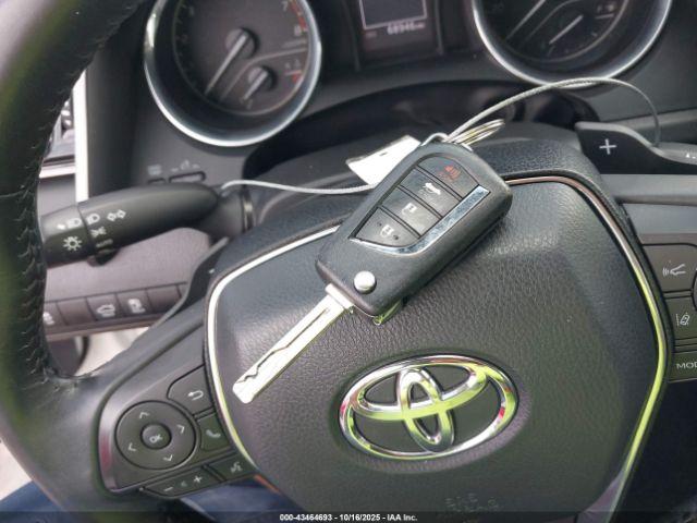 Toyota Camry Se Image 10