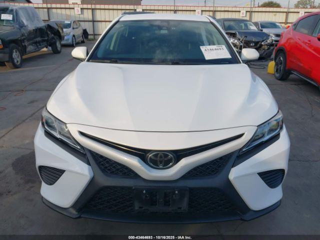 Toyota Camry Se Image 13