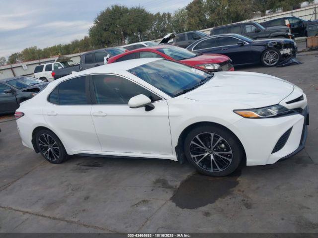 Toyota Camry Se Image 12