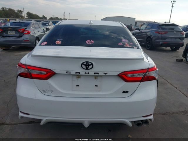 Toyota Camry Se Image 15