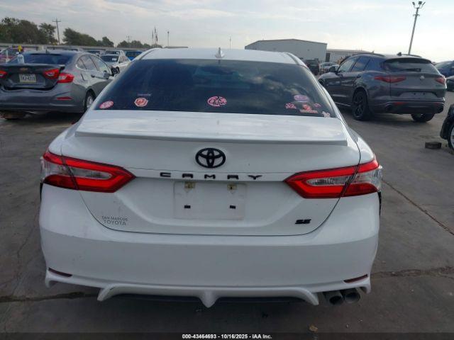 Toyota Camry Se Image 15