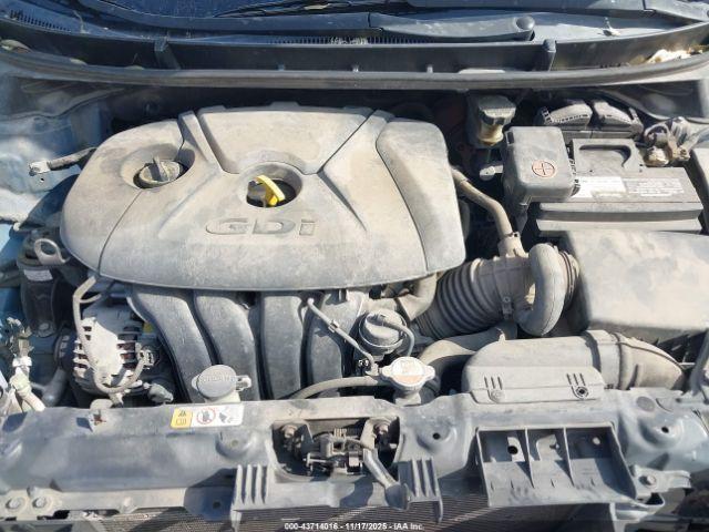 Hyundai ELANTRA Image 12