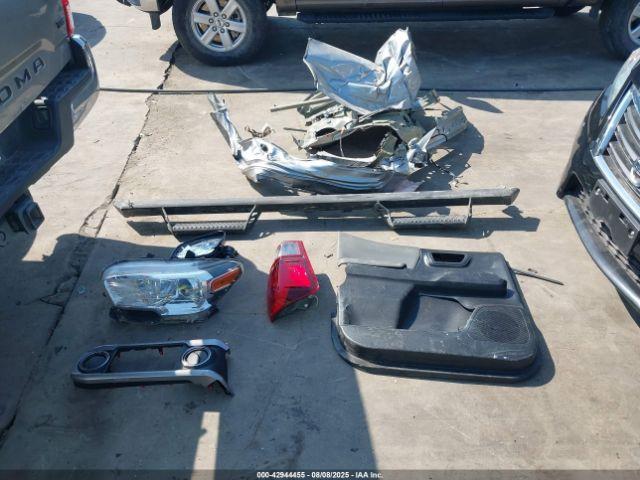 Toyota Tacoma Sr5 V6 Image 13