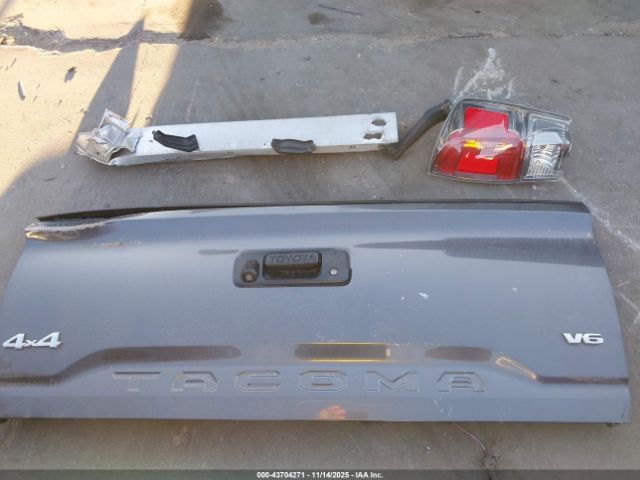 Toyota Tacoma Limited Image 16