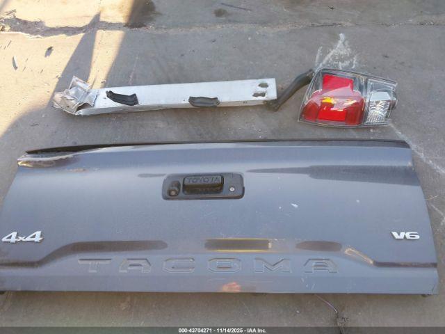 Toyota Tacoma Limited Image 16