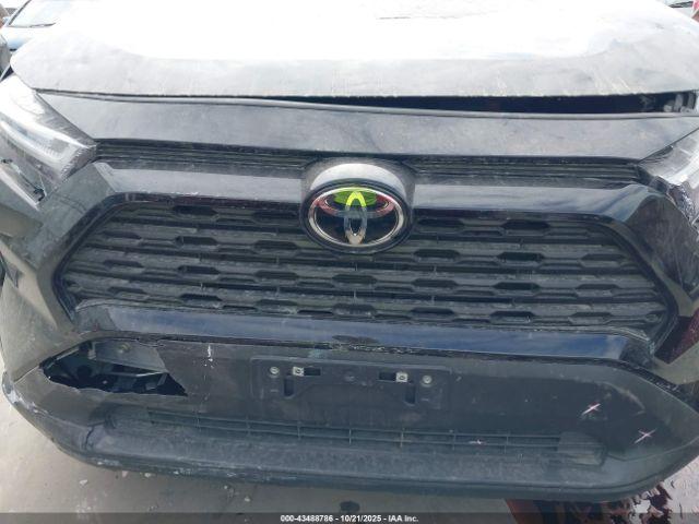 Toyota RAV4 Xle Premium Image 17