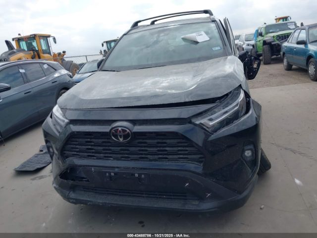 Toyota RAV4 Xle Premium Image 10