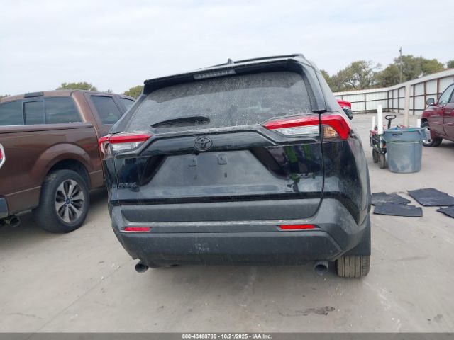 Toyota RAV4 Xle Premium Image 8