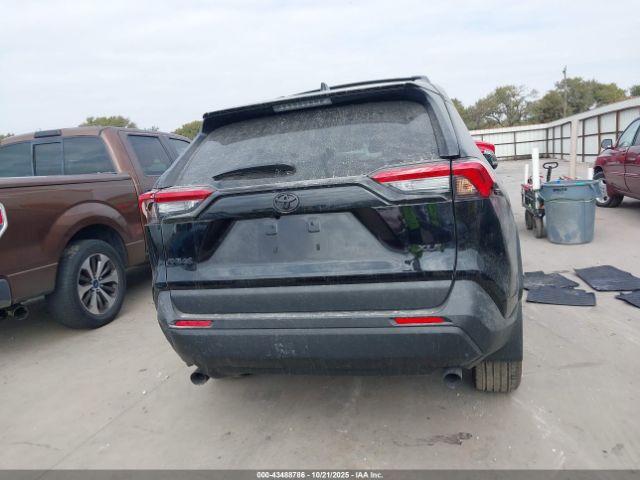 Toyota RAV4 Xle Premium Image 8