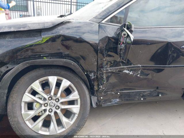 Toyota RAV4 Xle Premium Image 12