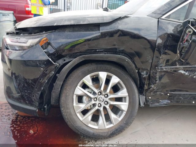 Toyota RAV4 Xle Premium Image 14