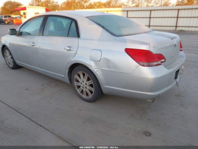 Toyota Avalon Limited Image 2