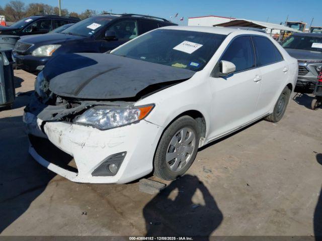 Toyota Camry Le Image 7