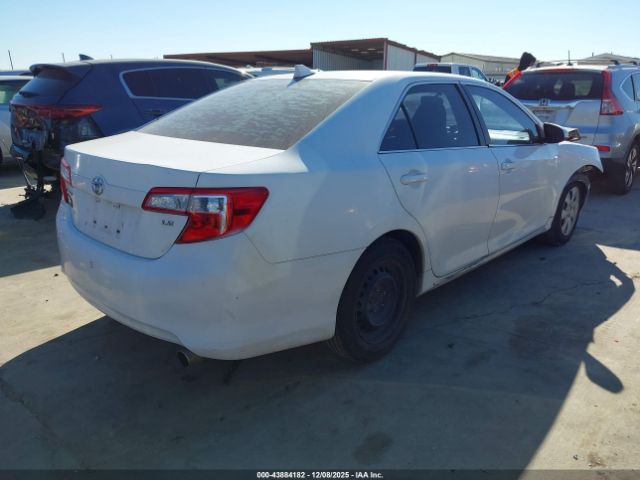 Toyota Camry Le Image 4