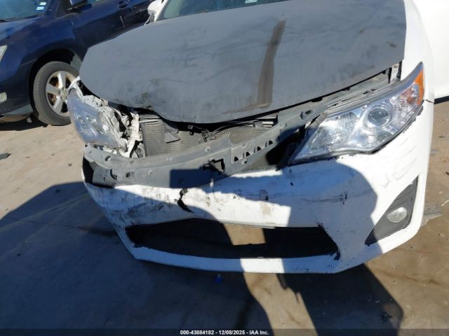 Toyota Camry Le Image 14