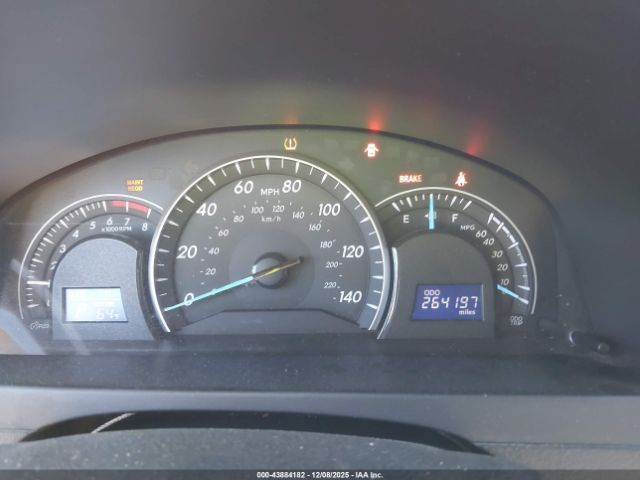 Toyota Camry Le Image 13