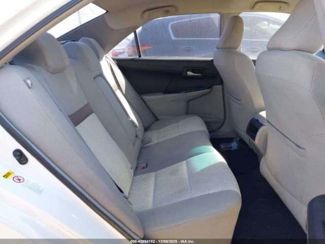 Toyota Camry Le Image 9