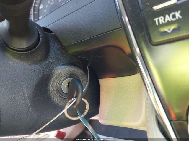 Toyota Camry Le Image 11