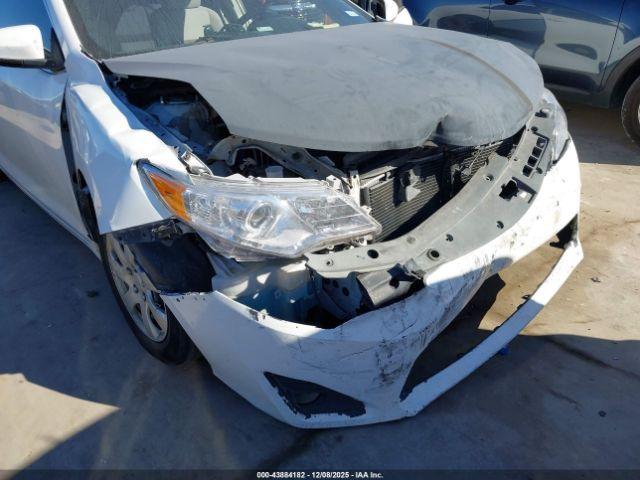 Toyota Camry Le Image 3