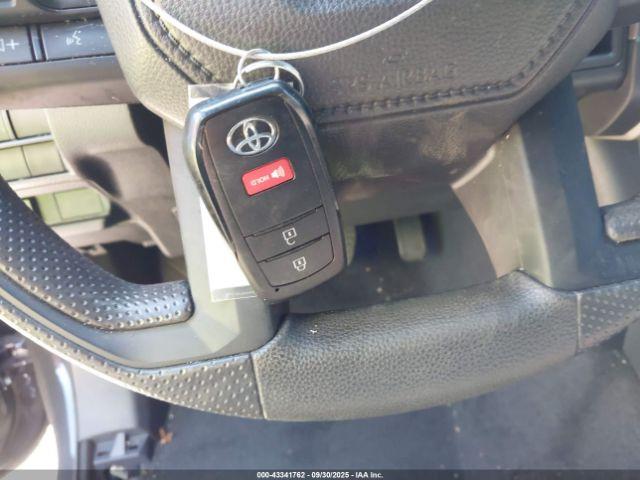 Toyota Tacoma Sr5 2wd Image 9