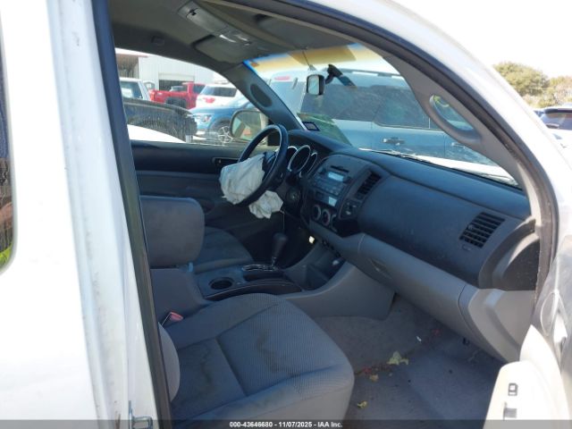 Toyota Tacoma Image 9