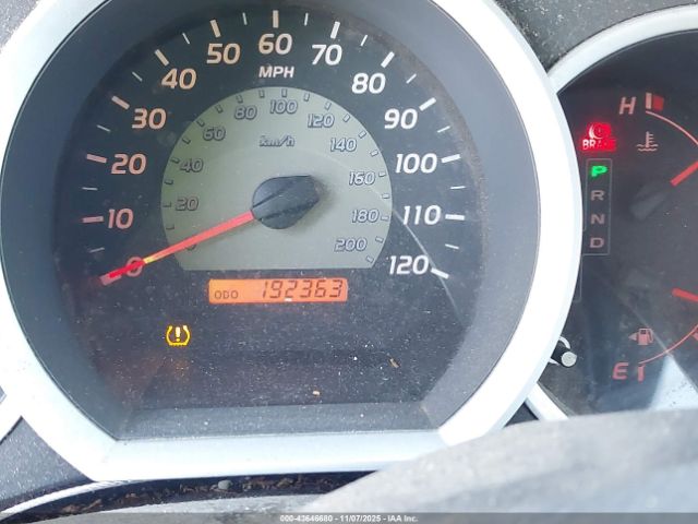 Toyota Tacoma Image 5