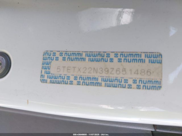 Toyota Tacoma Image 12