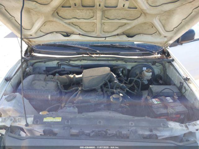 Toyota Tacoma Image 4