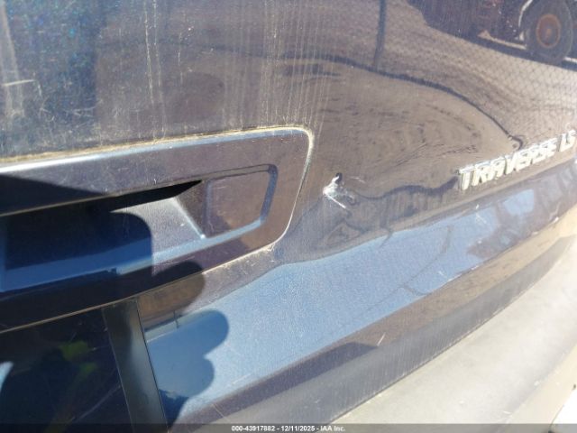 Chevrolet Traverse Ls Image 2