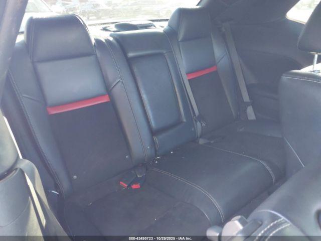 Dodge Challenger Srt8 Image 6