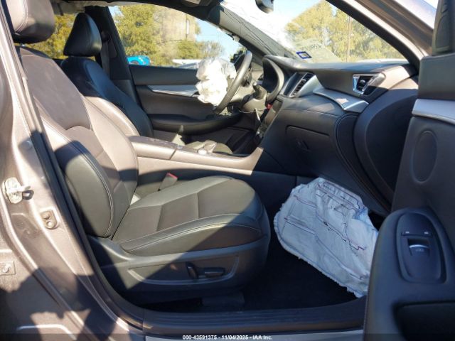 INFINITI Qx Luxe Image 2