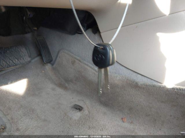 Toyota Corolla Ce Image 4