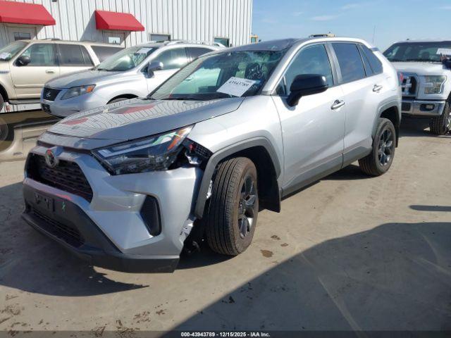 Toyota RAV4 Le Image 2