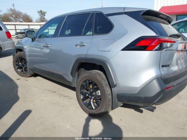 Toyota RAV4 Le Image 3