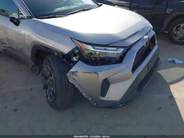 Toyota RAV4 Le Image 8