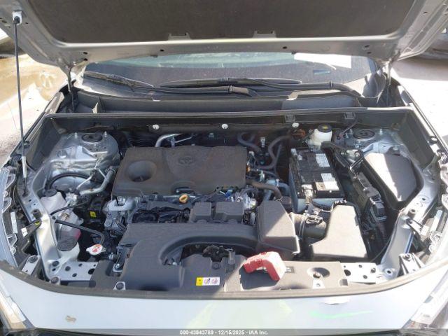 Toyota RAV4 Le Image 6