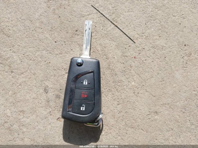 Toyota RAV4 Le Image 12